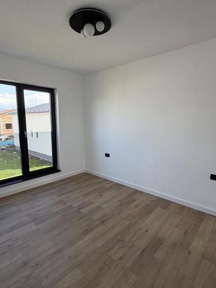 Casă individuală cu 4 camere cu Teren 300 Mp în Sânpetru