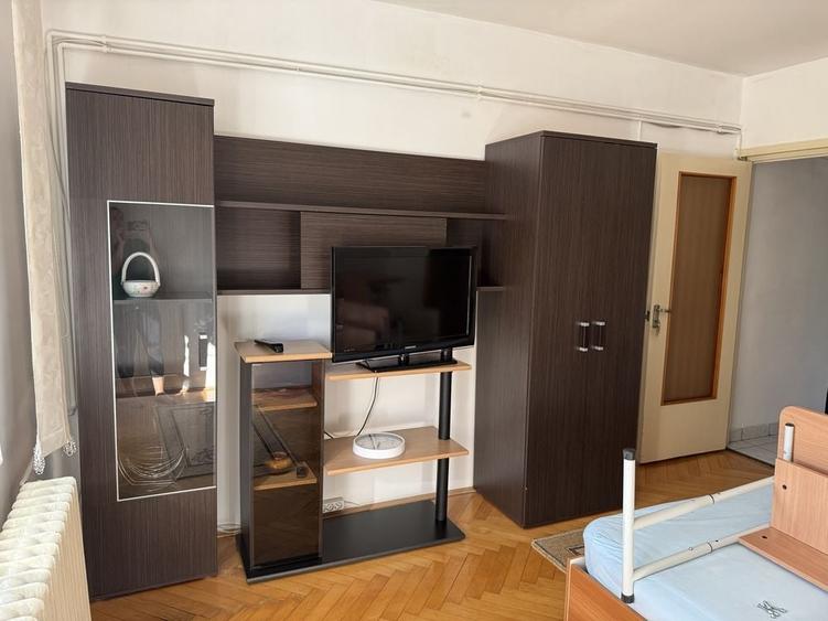 Apartament cu 3 camere în Tudor Vladimirescu