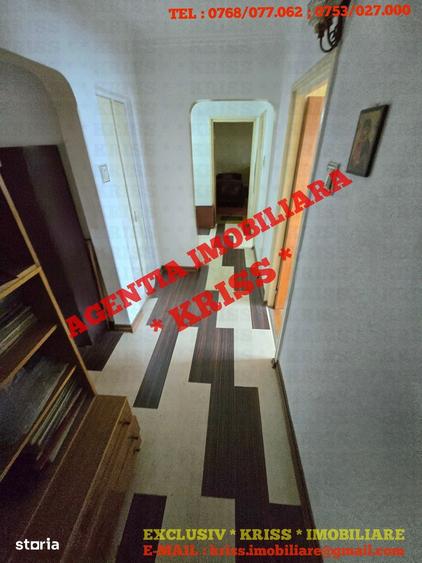Apartament cu 4 camere decomandat în Negru Vodă