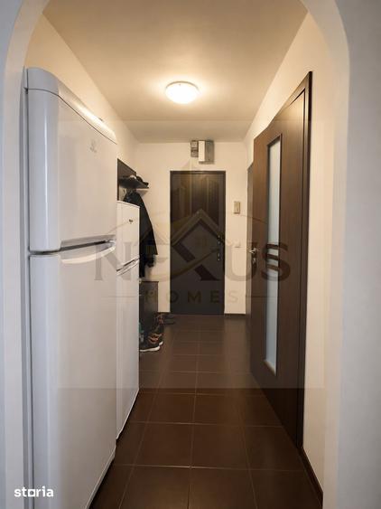 Apartament cu 3 camere semidecomandat în Giurgiului