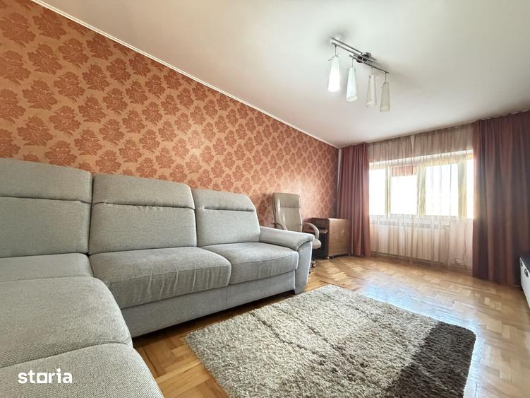 Apartament cu 3 camere decomandat în Nicolina