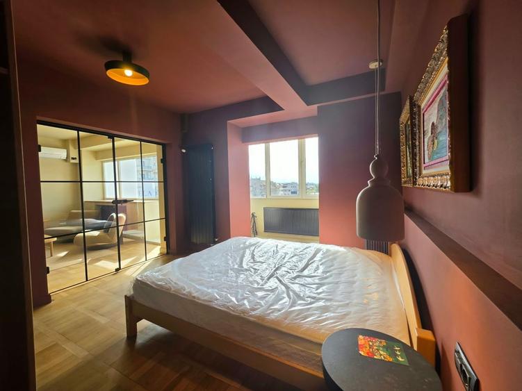 Apartament cu 3 camere semidecomandat, mobilat în Calea Victoriei