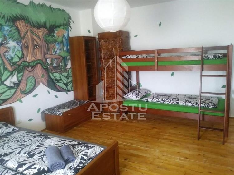 Casă individuală cu 8 camere cu Canalizare în Eșelnița