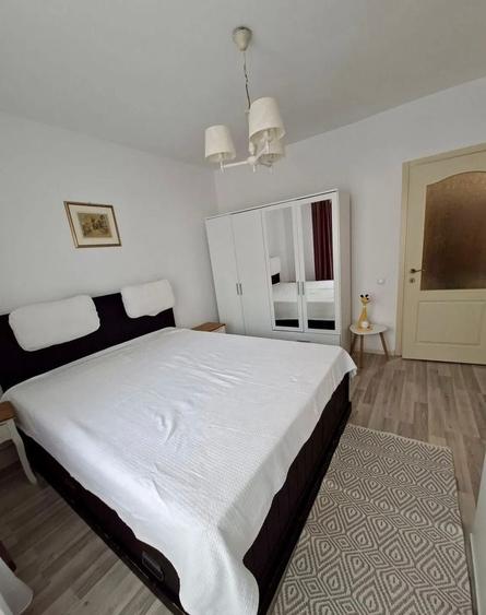Apartament cu 2 camere decomandat, mobilat în Dârste