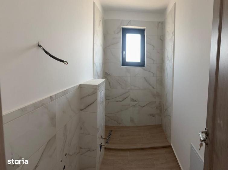 Casă cu 4 camere decomandat în Central