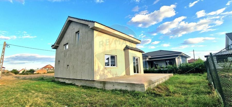 Casă individuală cu 4 camere cu Teren 397 Mp în Șofronea