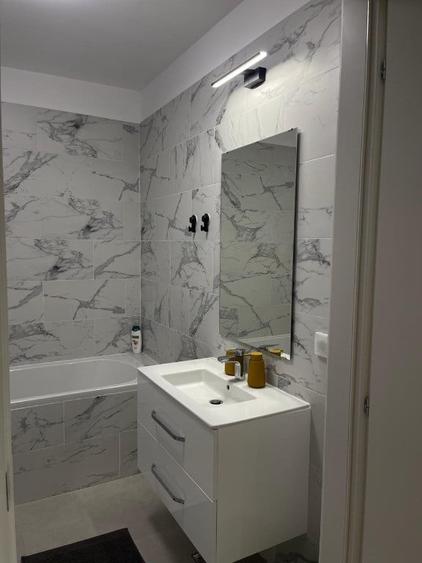 Apartament cu 2 camere semidecomandat în Tei