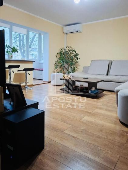 Apartament cu 4 camere decomandat, mobilat în Confecții