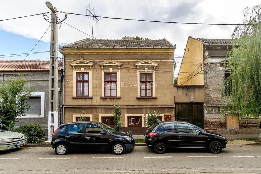 Casă de vânzare în Arad - zona centrală (schimb posibil cu apartament) Casă de vânzare în Arad - zona centrală (schimb posibil cu apartament)