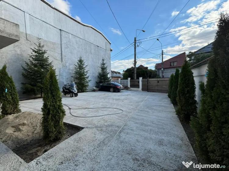 3 imobile distincte pozi?ionate intr-o curte cu teren de 7 - 8