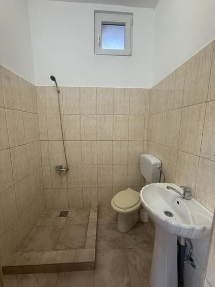 2 corpuri de Casă renovate + teren 125 mp Campina - 23