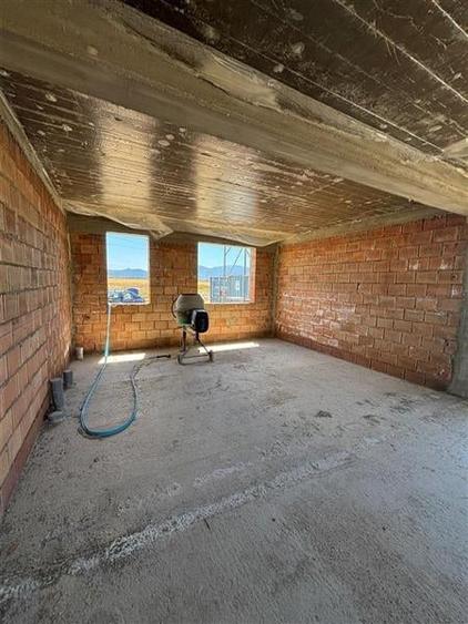 Teren cu bloc rezidential de vanzare,  P+1+M, 6 apartamente, investitie sigura, - 8