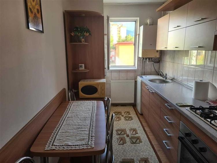 Apartament cu 3 camere, decomandat, mobilat și utilat, Astra, Brasov - 2
