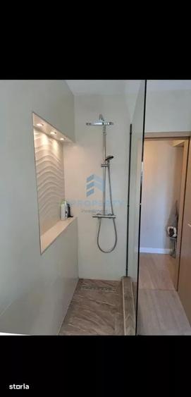 Apartament cu 3 camere semidecomandat în Victoriei