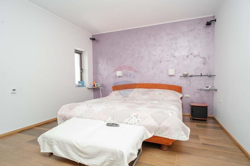 Casă / Vilă cu 10 camere, de vânzare. Todireni, Botoșani. - 22