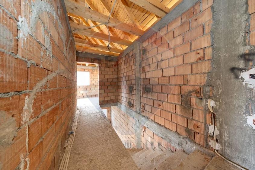 Casă P+1 la roșu + anexă mobilată - 30