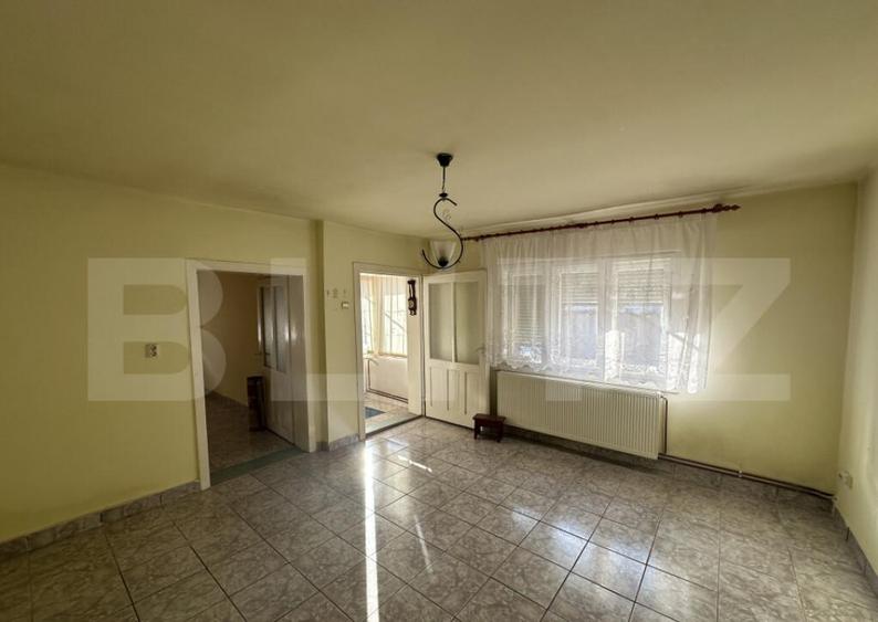 Casa pe un nivel, 3 camere, curte + anexe, ideala pentru p - 11