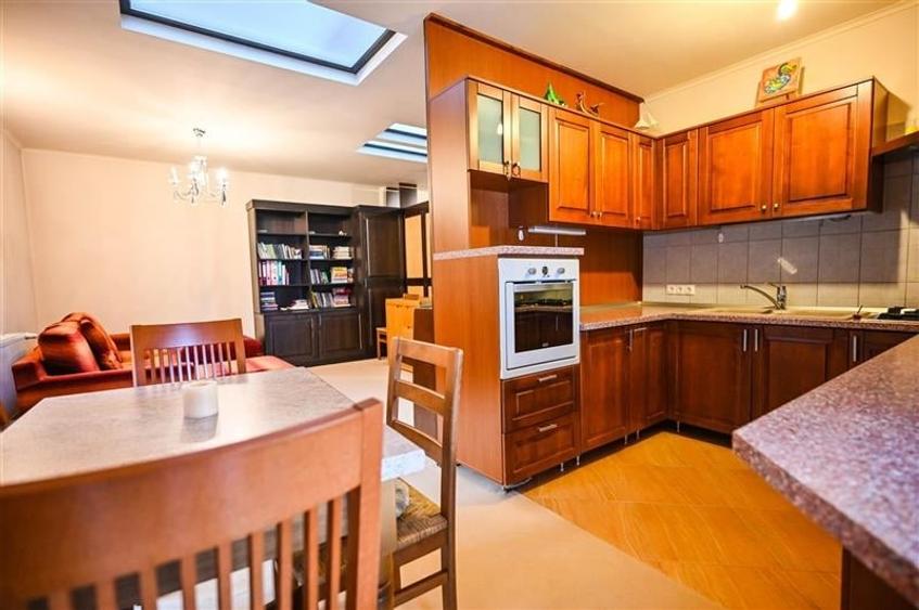 FILM! Rezidenta montana,decor apreciabil, pod mansardabil,garaj propriu,Central - 29