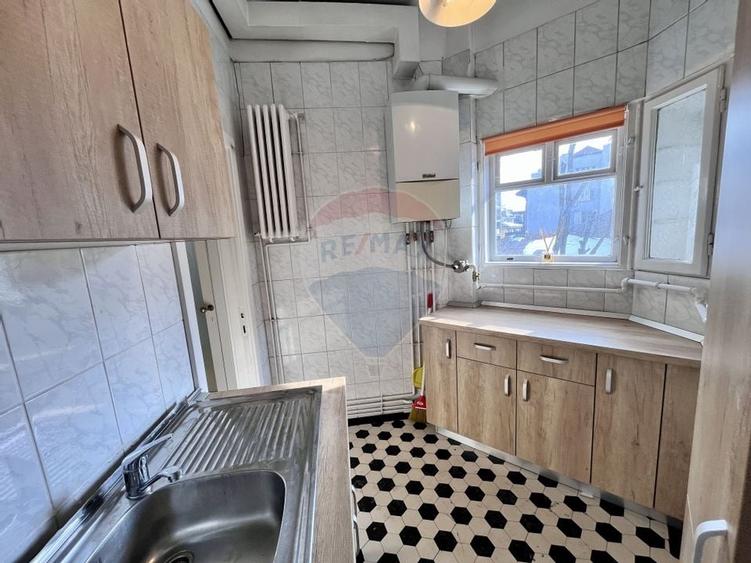 Apartament cu 4 camere nemobilat in P-ta Victoriei langa Orange - 9
