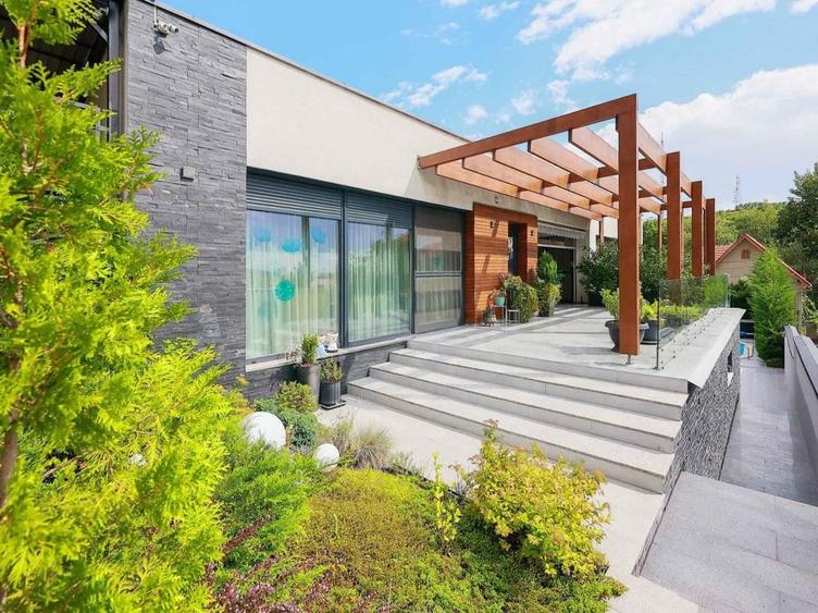 Vila cu piscina, mobilata ?i utilata. Comision 0%. 410.000 Euro neg - 12