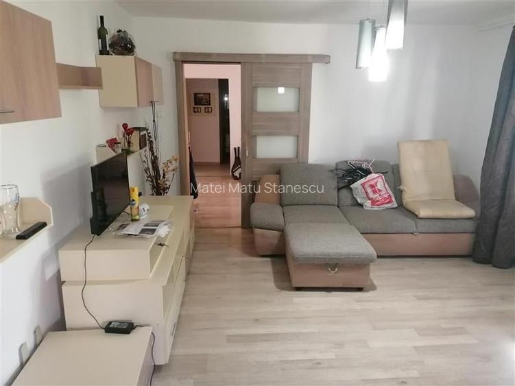 Apartament cu 3 camere semidecomandat în Soarelui Apartament cu 3 camere semidecomandat în Soarelui