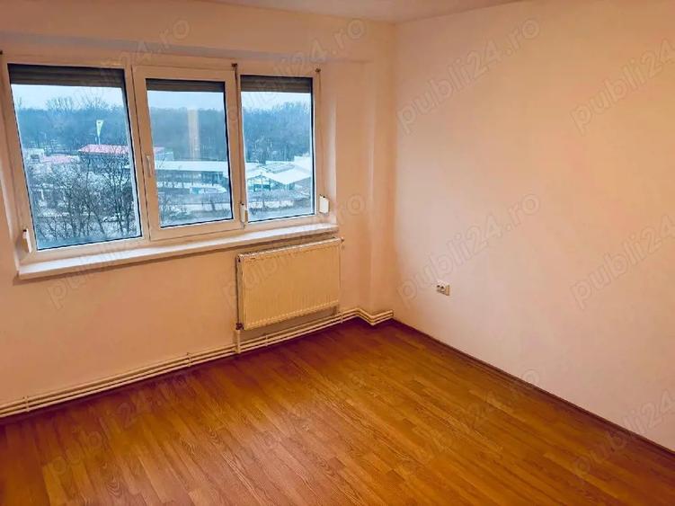 Proprietar vand apartament 3 camere - 2