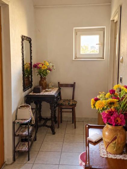 Apartament cu 3 camere decomandat în Exterior Vest