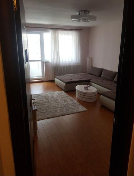 Proprietar inchiriez apartament 3 camere 500 - 1