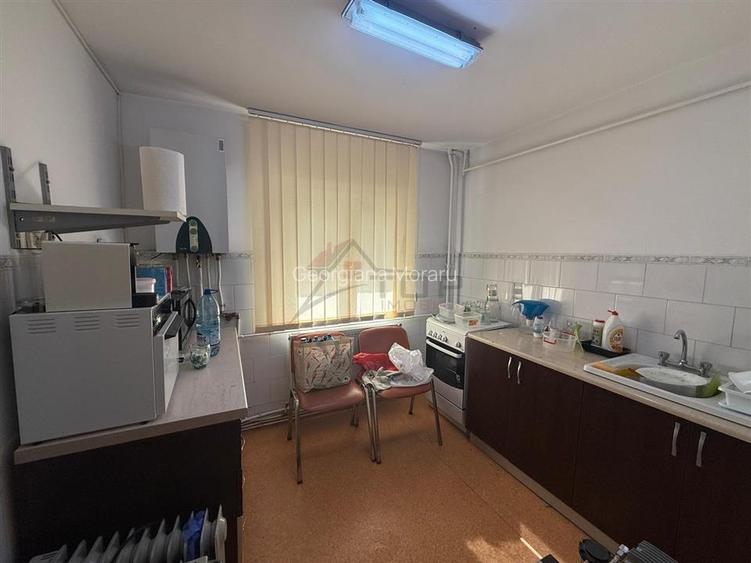 Apartament cu 3 camere decomandat, 2 bai - Pacurari - Petru Poni