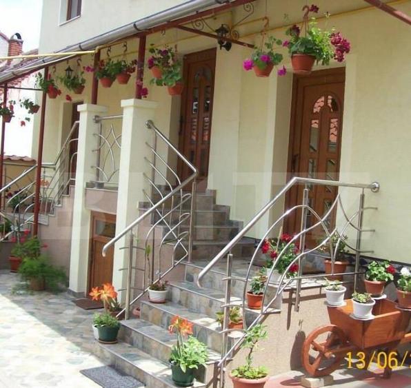 Pensiune turistica + casa de locuit, 315 mp, teren 761 mp, z - 1