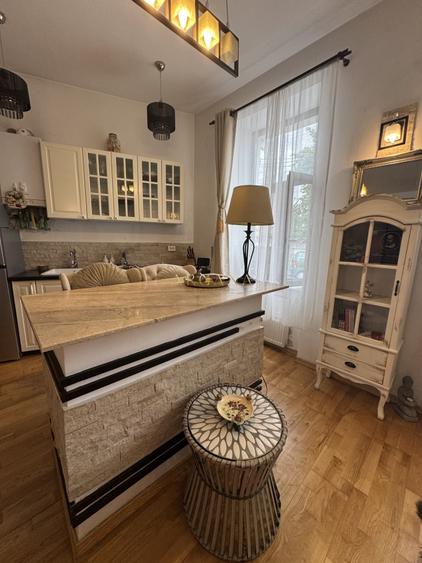 Apartament cu 2 camere semidecomandat, mobilat în Semicentral