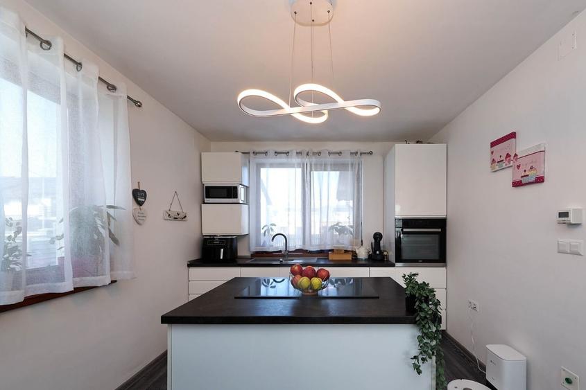 Casă Individuală Modernă de Vânzare | Sânpetru, Brașov - 9