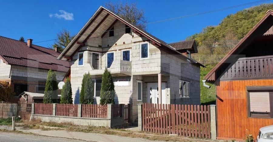Casa P+M de aprox.140 mp, cu 10 ari livada de pomi si 1,5ari Casa P+M de aprox.140 mp, cu 10 ari livada de pomi si 1,5ari