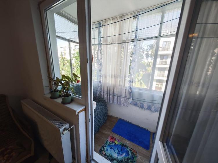 Apartament cu 2 camere semidecomandat în 13 Decembrie