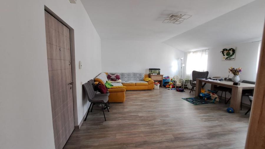 Km 5 Apartament 2 camere decomandat, la Mansarda 48 mp.incalzire pe gaze, liber - 1