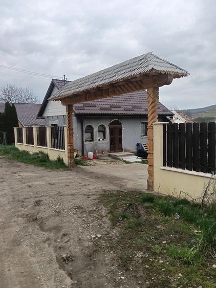 Vand Casa in localitatea Ghiri?u Roman, 3 camere, 10 arii curte - 3