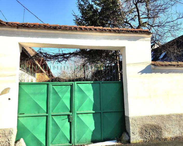 Casa saseasca autentica in Vulcan, Brasov- 500 mp teren, anexa mare, potential investitie - 1