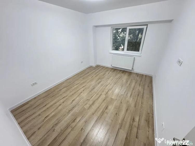 Apartament cu 2 camere decomandat în Trocadero