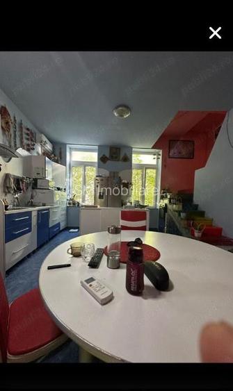 Penthouse 5 camere pe 2 nivele,central,140 mp,ideal locuin?a sau firma Penthouse 5 camere pe 2 nivele,central,140 mp,ideal locuin?a sau firma