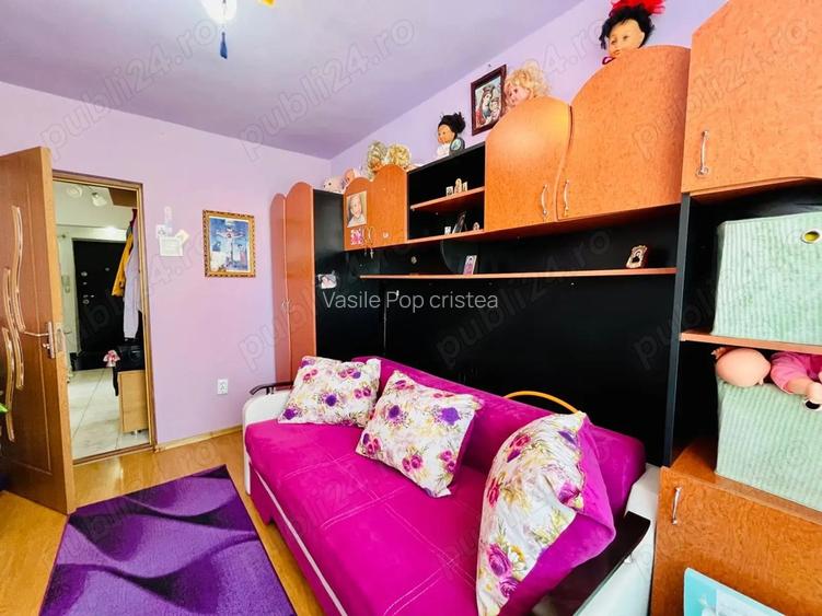 Vand apartament 3 camera in Mana?tur
