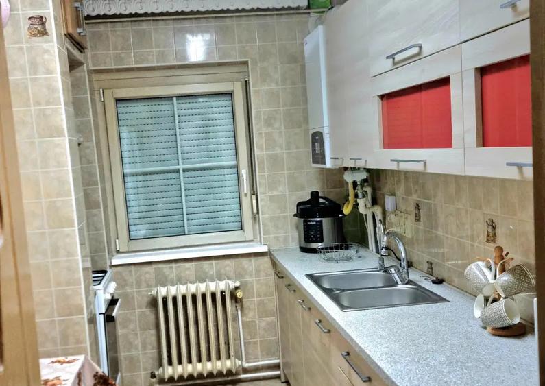 Se vinde apartament 3 camere,zona foarte buna,Obcini - 7