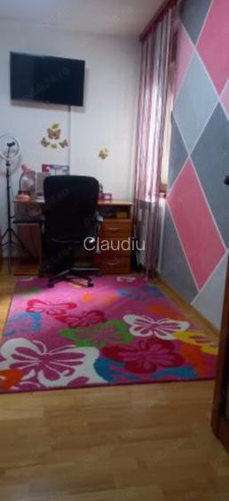 Proprietar vand apartament cu 3 camere