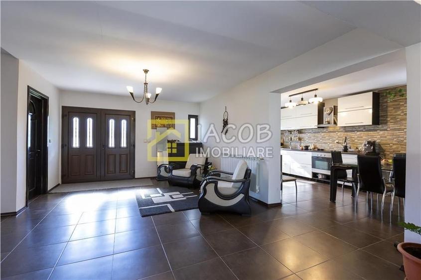 Vila cu 6 camere, 952 mp teren, Saucesti, Bacau - 8