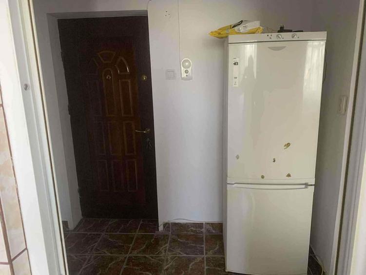 Inchiriez apartament 2 camere Fetesti, zona centrala - 10