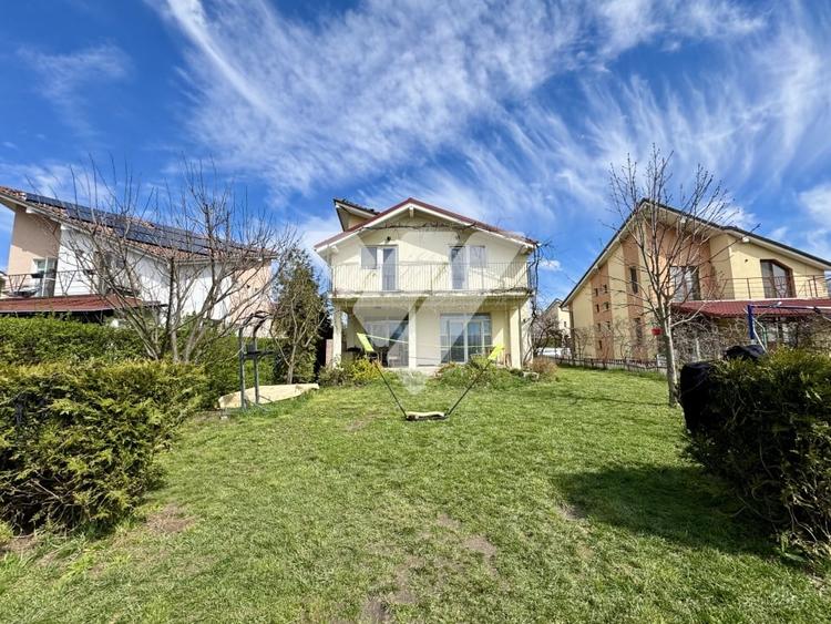 Casă individuală cu 4 camere cu Canalizare în Șura Mică