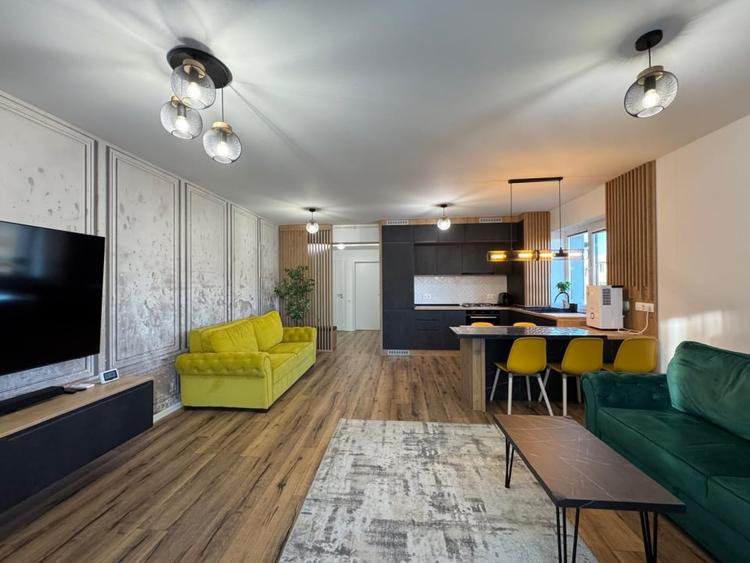 Mall Coresi, Qualis 2, ap cu doua camere modificat open - space, GENEROS, 67 mp - 2