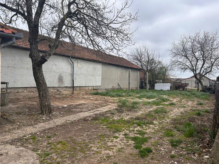 Vand casa cu 4 camere - 3