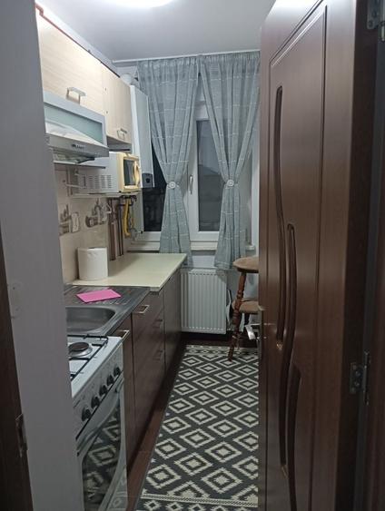 Apartament cu 3 camere semidecomandat în Popoveni