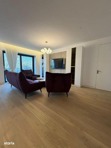 Apartament cu 4 camere în Băneasa