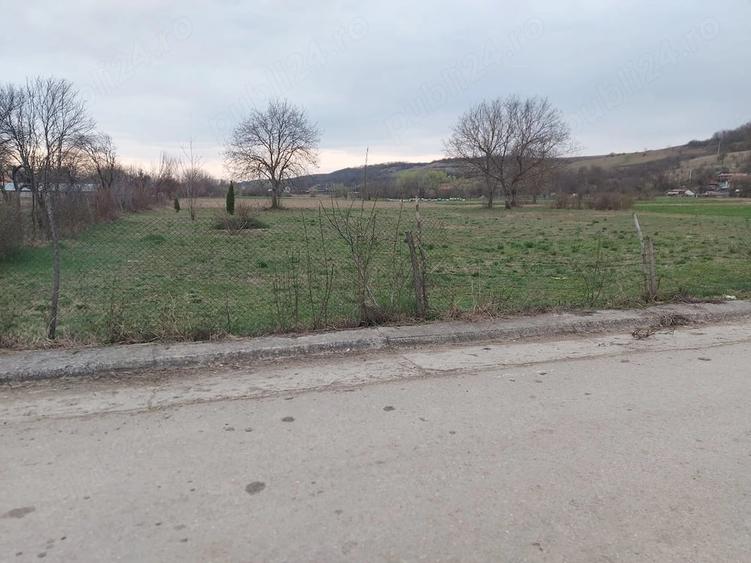 Teren de 3100 mp, în Stremț
